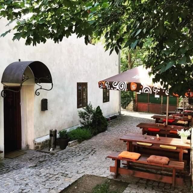 Zidovna Vysoky Chlumec Aparthotel Екстериор снимка
